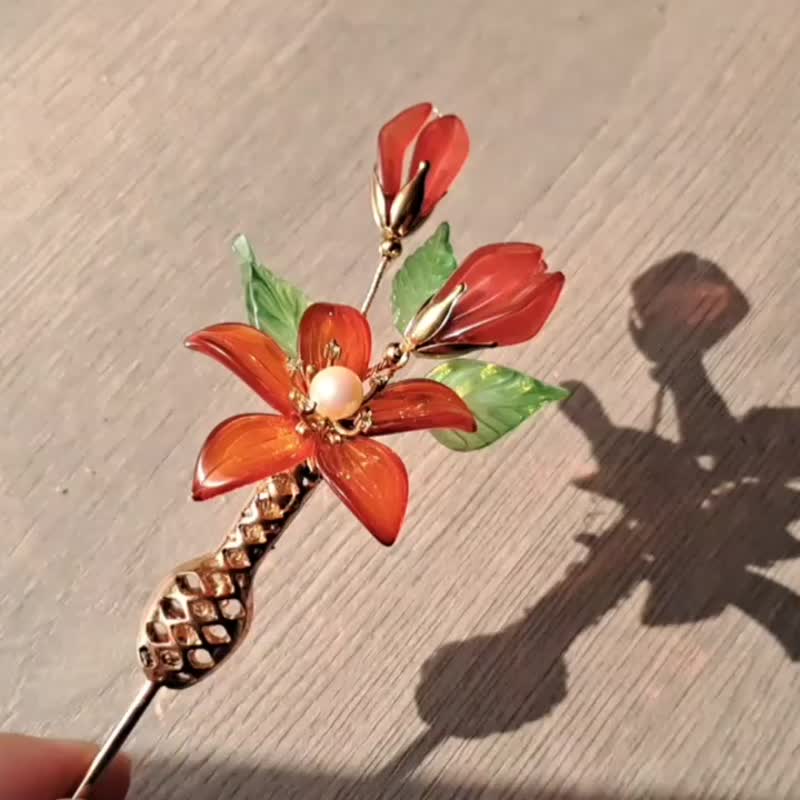 寶石琉璃花系列~【瑪瑙紅】孤挺花髮簪 - 髮夾/鯊魚夾 - 琉璃 紅色
