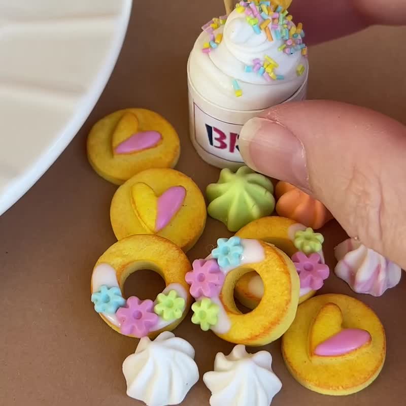 Miniature cookies in 1:6 scale - 公仔/玩偶 - 其他材質 多色