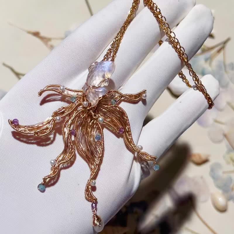 純手工進口14K包金繞線錦鯉月光石寶石吊墜 - 項鍊 - 寶石 多色