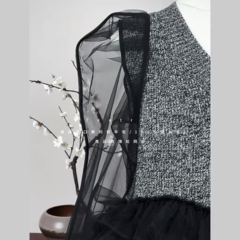 Handmade mesh patchwork design flower black wool knitted vest mesh puff sleeves - สเวตเตอร์ผู้หญิง - ขนแกะ สีดำ