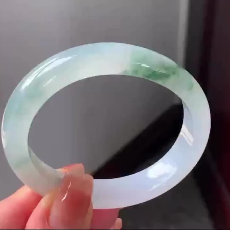 冰種翡翠天然翡翠玉鐲A玉手鐲 玉鈪 • 冰種飄花翡翠貴妃鐲 - 手鍊/手環 - 玉石 綠色