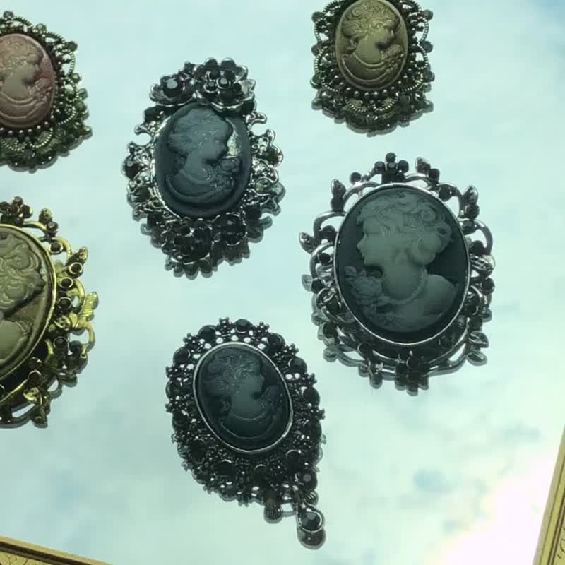 Retro shawl accessories beauty head brooch - เข็มกลัด - อลูมิเนียมอัลลอยด์ หลากหลายสี