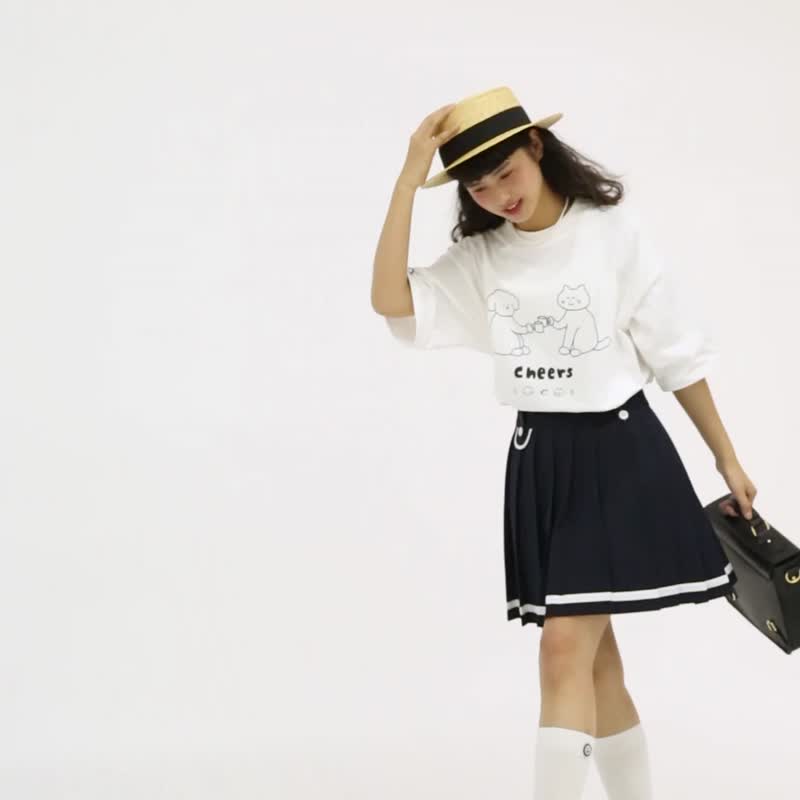 odd maker 白色乾杯貓狗卡通短袖t恤女夏季日系復古設計圓領上衣 - T 恤 - 棉．麻 