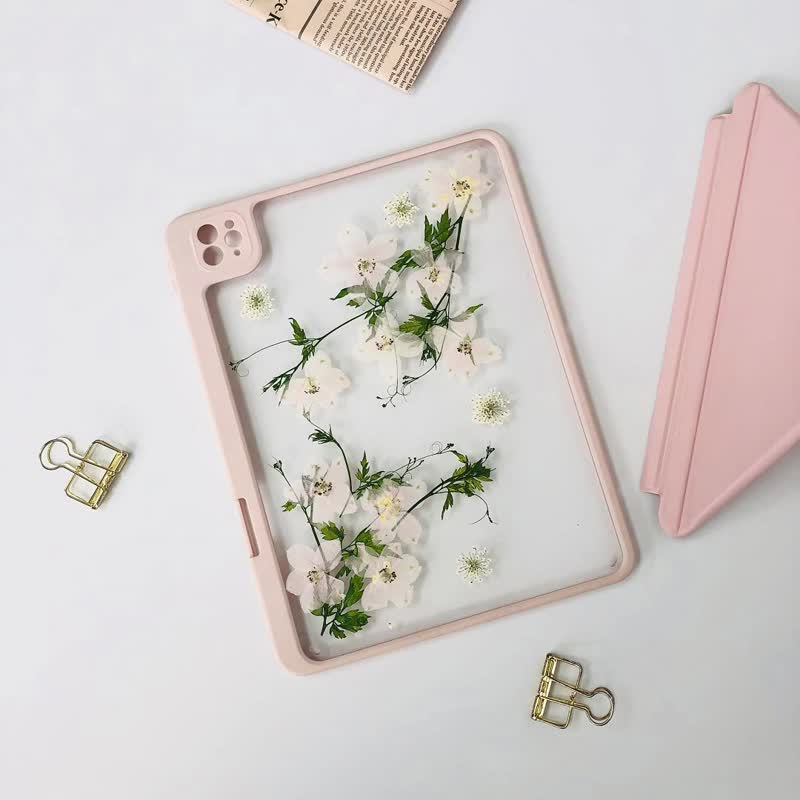 White Flower and Green Branches Handmade Flower iPad Case iPad Air 11in 13in - เคสแท็บเล็ต - พืช/ดอกไม้ 