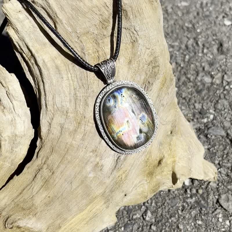 Xiyingyao 925 Silver labradorite Finnish labradorite pendant necklace ethnic style hippie retro style - สร้อยคอ - คริสตัล สีเงิน