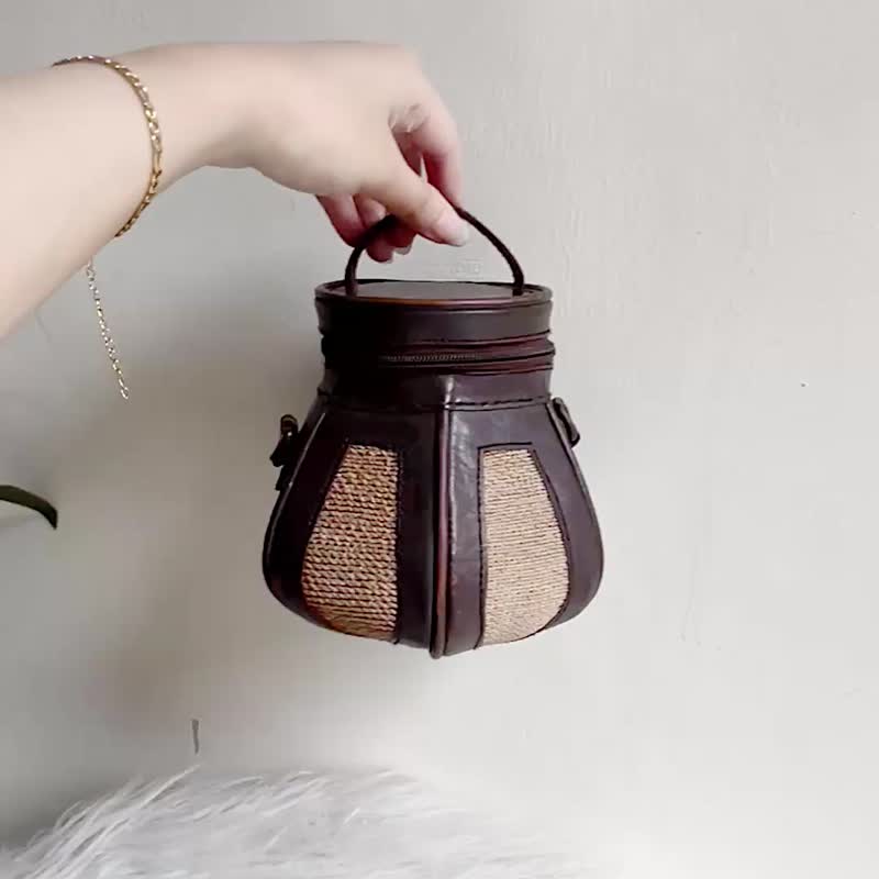 Lucky gourd patchwork zipper vintage genuine leather handbag small bag vintage ハンドバッグ - กระเป๋าถือ - หนังแท้ สีนำ้ตาล