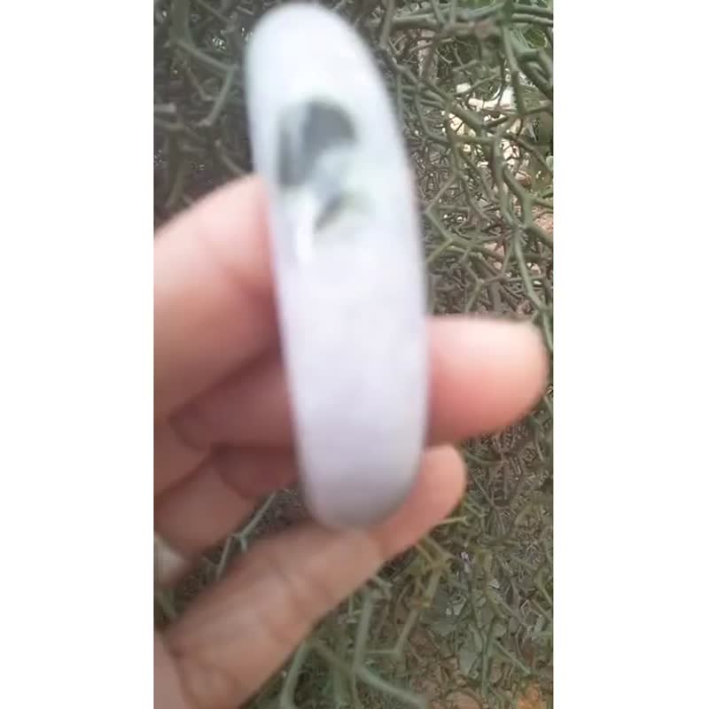 Natural Burmese Jade Bangle White with Green Tinted Jadeite Bracelet Flat Inner - 手鍊/手環 - 玉石 綠色