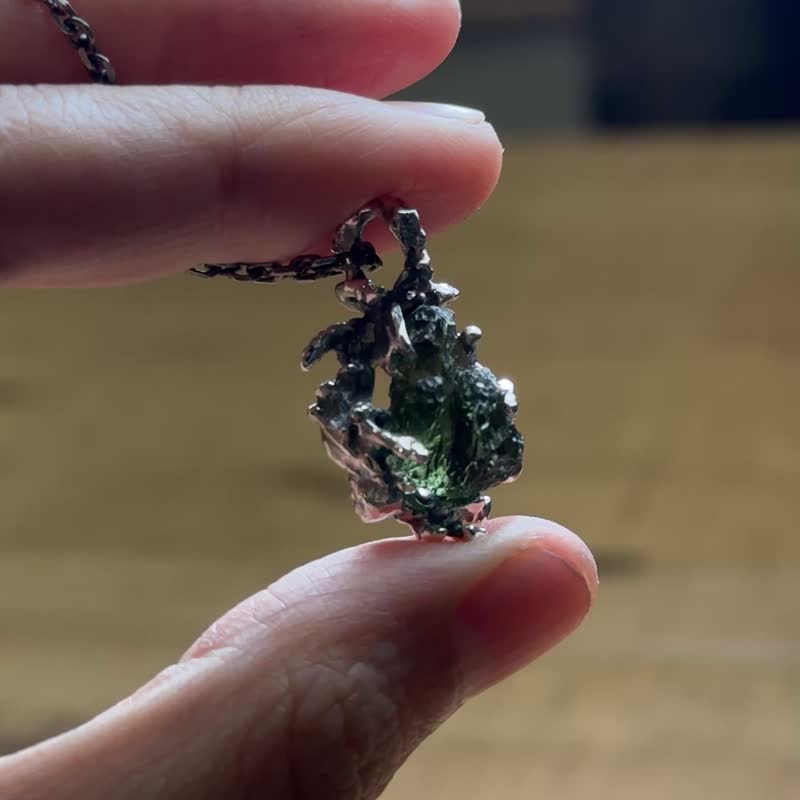 Moldavite / Czech meteorite / light body - สร้อยคอ - เครื่องประดับพลอย สีเขียว