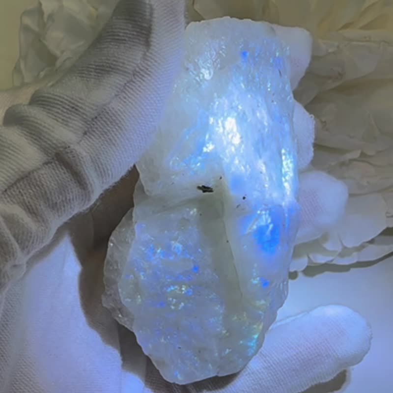 OLINA DESIGN Natural Blue Moonstone. - Items for Display - Semi-Precious Stones Multicolor