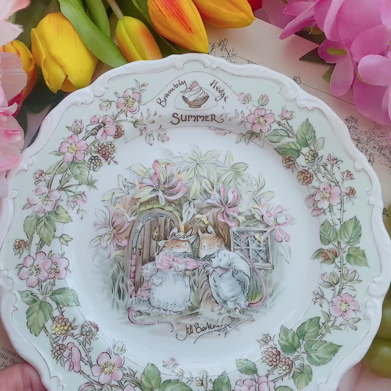 Royal Doulton Royal Doulton Briar Village Mouse Moving Summer Cake Pan Dessert Pan - Small Plates & Saucers - Porcelain Green