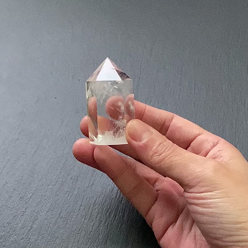 能量擺件-天使之翼 天然冰透彩紅藍針白水晶能量柱 冥想 療癒 - 擺飾/家飾品 - 水晶 多色