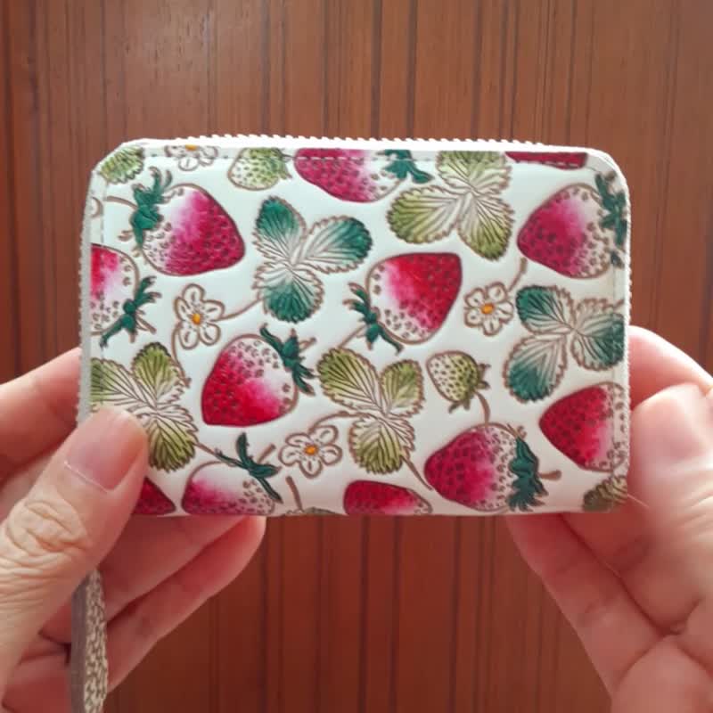 Card Case (Strawberry), Japanese Traditional Handcrafted Leather Bunkogawa - ที่เก็บนามบัตร - หนังแท้ สีแดง