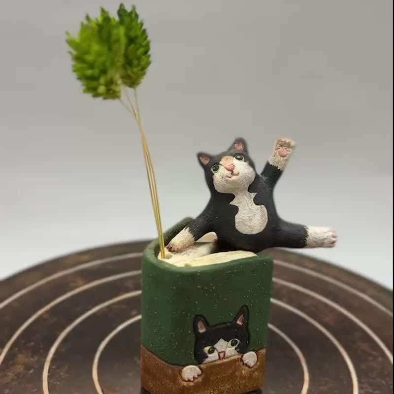 Mu Bai. Mercedes Cat from Storybook Series - ตุ๊กตา - ดินเผา สีเขียว