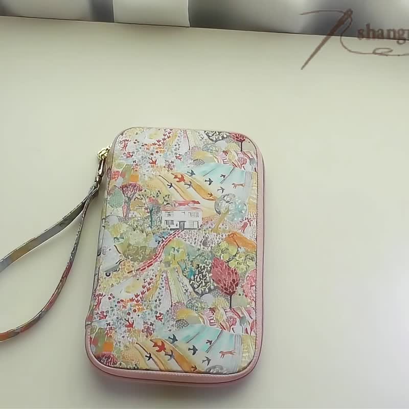 Liberty彩橡樹 手工燒餅包/護照包/證件收納包 - 手拿包 - 棉．麻 粉紅色