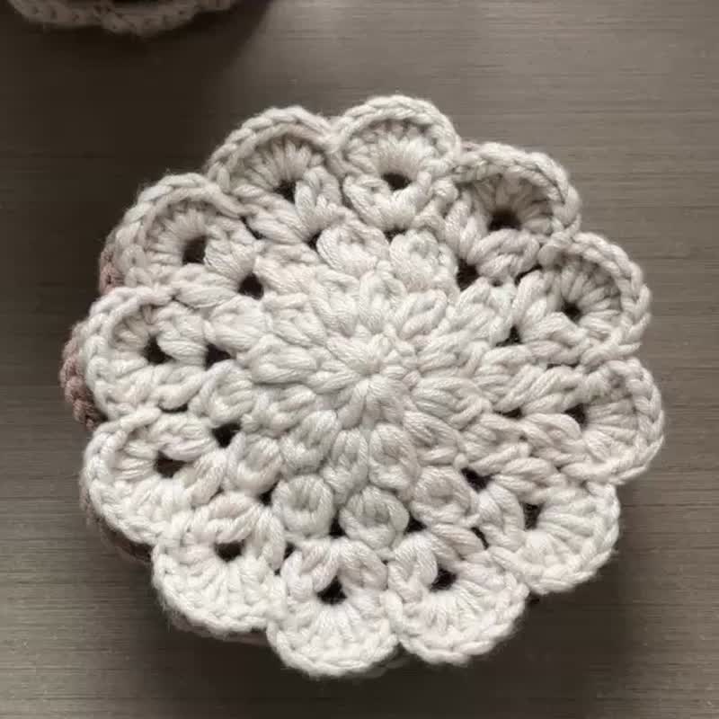 Crocheted floral coasters/candle septa - ของวางตกแต่ง - ผ้าฝ้าย/ผ้าลินิน สีนำ้ตาล