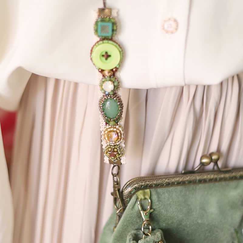 手刺繍とビーズ,薔薇の刺繍のスマホポーチ, 手縫いのビーズモチーフ,不織布の保存袋付 - 化妝包/收納袋 - 棉．麻 綠色