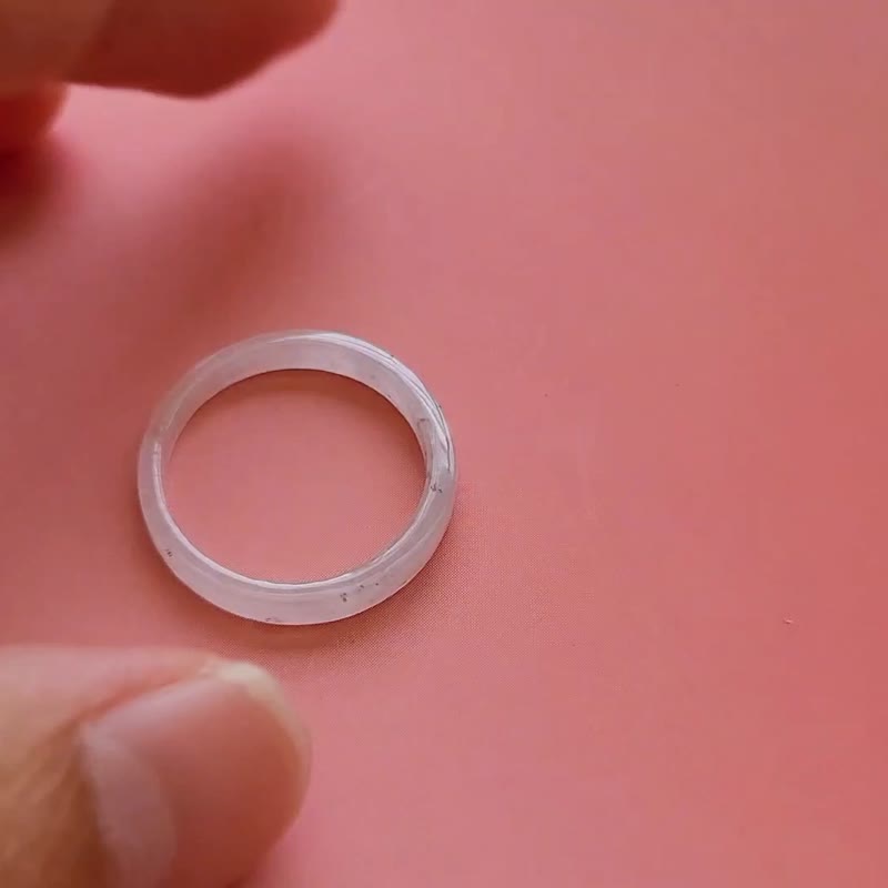 【親翠】天然翡翠 冰莫西沙撒烏雞美人條方戒手指鐲8.5號戒圈 I款 - 戒指 - 玉石 白色