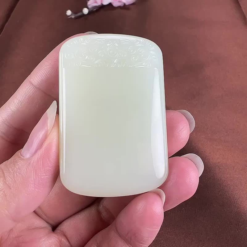 天然新疆和田玉無事牌平安牌吊墜玉質細膩油潤色澤柔和匠心 - 吊飾/掛飾 - 玉石 