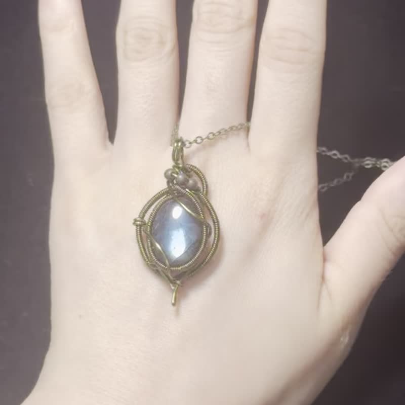 [Steampunk] Metal braided labradorite necklace pendant No.5 - สร้อยคอ - คริสตัล สีน้ำเงิน