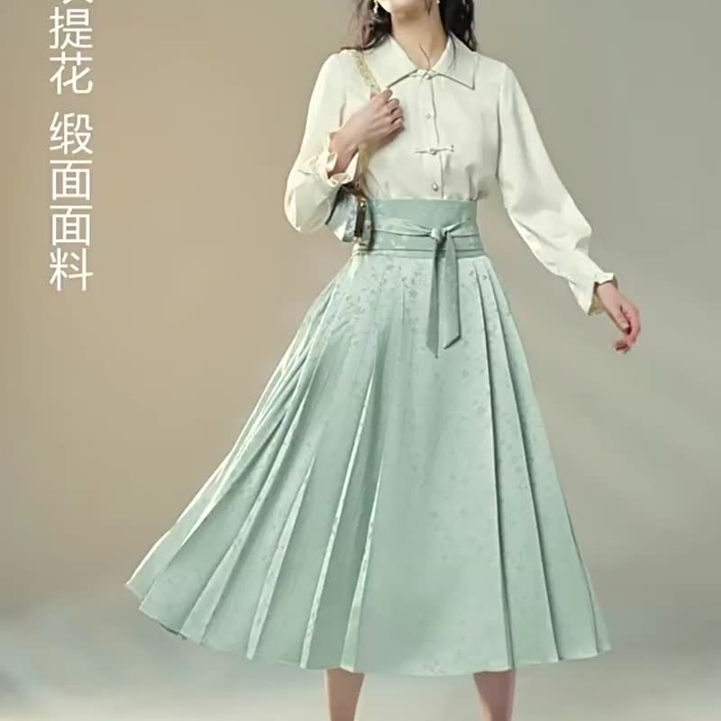 Blue Satin Jacquard equine skirt, the new Chinese style wear with, improved equi - ชุดเดรส - เส้นใยสังเคราะห์ สีเขียว