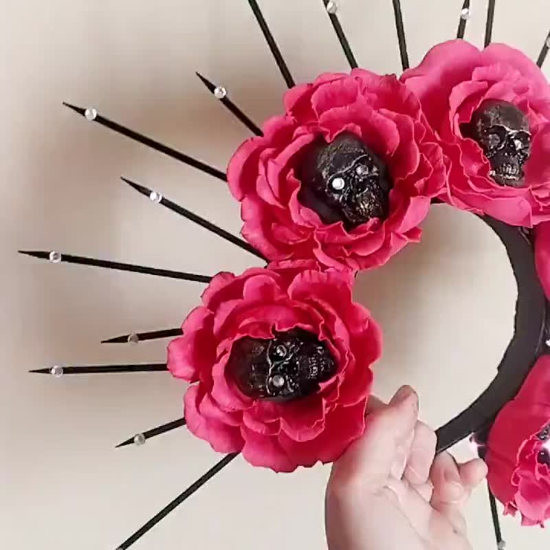 Gothic wedding headpiece Red rose flowers crown Black sugar skull Halloween - 髮夾/髮圈 - 其他材質 紅色