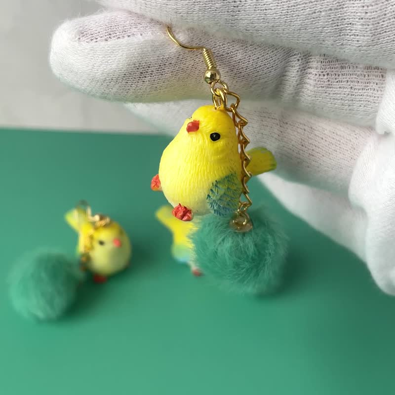 The song of a parrot that brings happiness Hook earrings/Non-pierced earrings - Earrings & Clip-ons - Thread Green