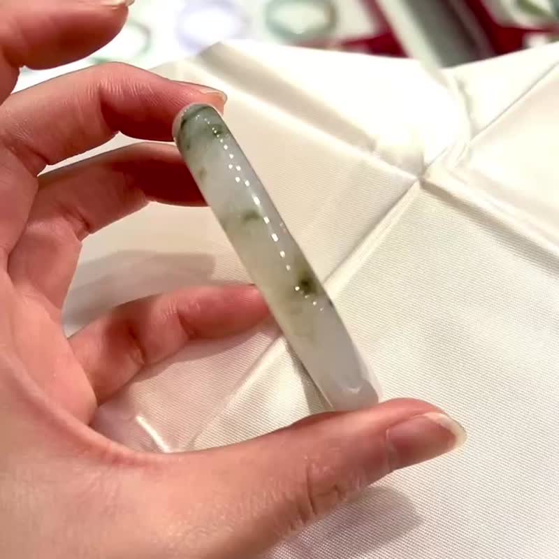 冰種 緬甸翡翠 A玉 玉鐲 • 冰種青苔飄花翡翠貴妃鐲 - 手鍊/手環 - 玉石 白色