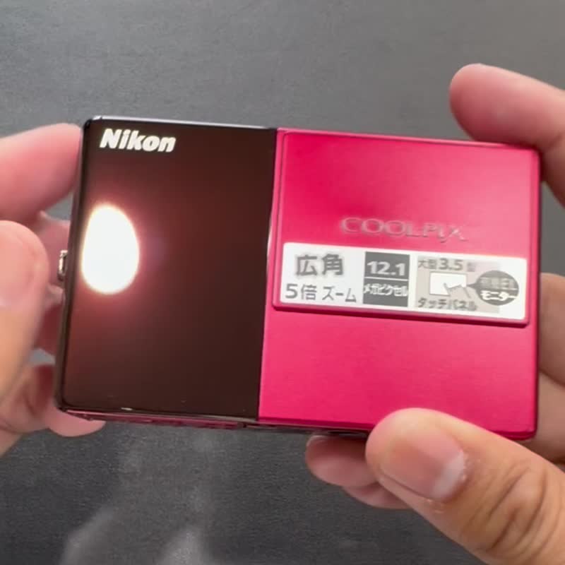 CCD ultra-thin pocket camera Nikon CoolPix S70 90% new in box original - กล้อง - พลาสติก สีแดง