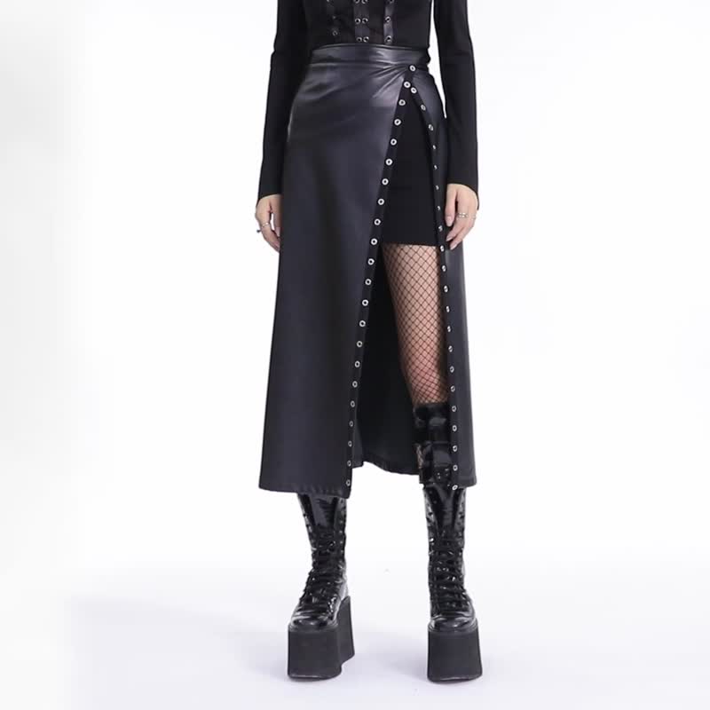 Punk exotic killer metal buckle high-cut leather skirt - กระโปรง - วัสดุอื่นๆ สีดำ