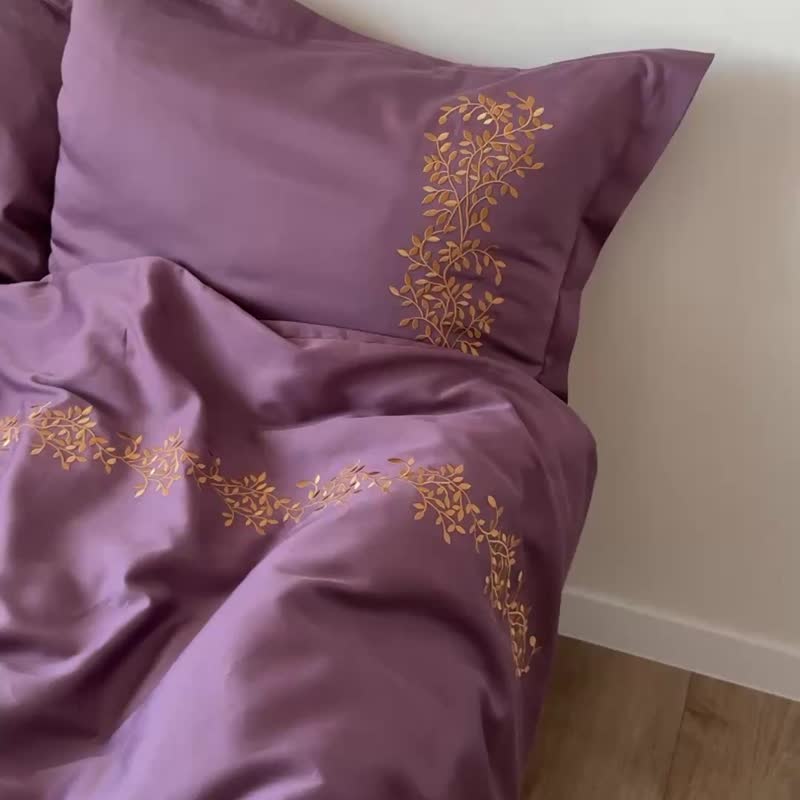 Copper Branches Embroidered Duvet Cover Plum color: 100% Cotton Sateen - 寢具/床包 - 棉．麻 紫色