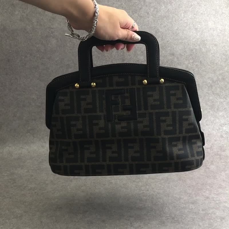 【 日本直送　名牌中古包 】FENDI フェンディ ズッカ ハンドバッグ ブラウン ブラック ロゴ PVCレザー vintage ヴィンテージ  bju2nv - 手提包/手提袋 - 防水材質 咖啡色