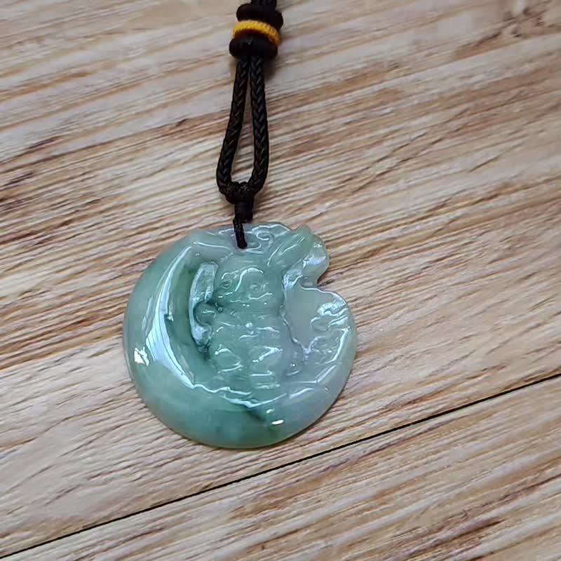 親翠 天然翡翠 冰綠飄花月亮兔兔牌調整式繩鏈 生肖 兔 - 項鍊 - 玉石 多色