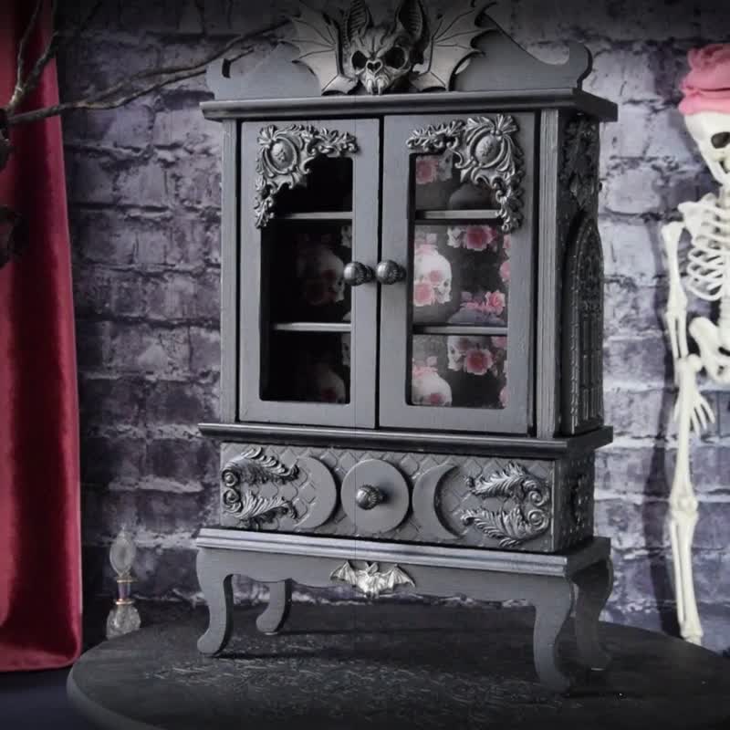 ゴシックブラック家具オカルティストのキャビネットコウモリの頭蓋骨