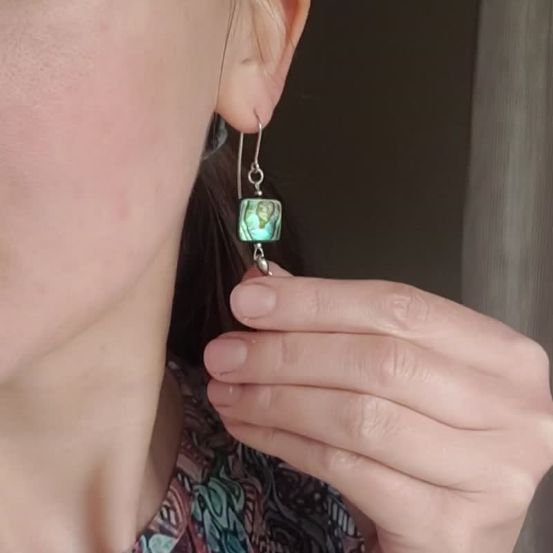 Dragonfly Earrings, 925 Silver, mother-of-pearl heliotis, June birthstone gift - 耳環/耳夾/耳骨夾 - 半寶石 銀色