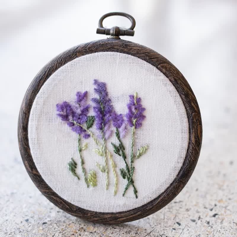 Lavender flower embroidery production kit Safe for beginners Flower embroidery series that can be easily embroidered with original molding thread - เย็บปัก/ถักทอ/ใยขนแกะ - งานปัก สีม่วง