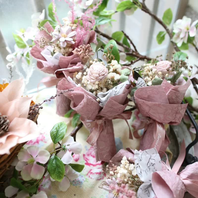 (畢業花束)不凋花乾燥花-新款浮雕紙春夏古典粉色系迷你包裝花 - 盆栽/花藝 - 植物．花 粉紅色