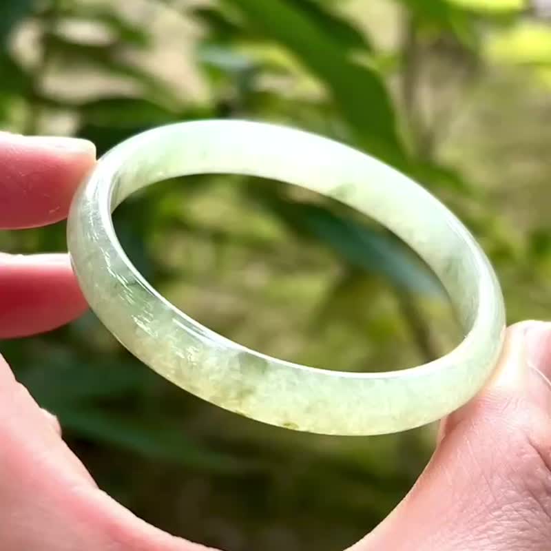 氷種 天然ジェダイト ビルマ産ジェダイト 翡翠ブレスレット ・氷種 レイクグリーン 浮遊花 ジェダイト 祝福のブレスレット - ブレスレット - 翡翠 グリーン