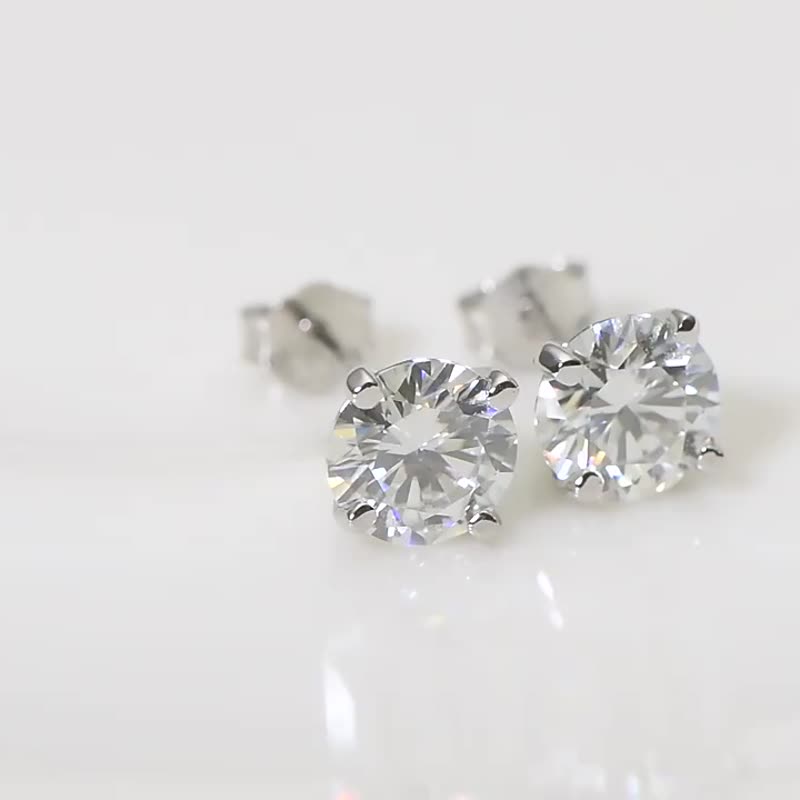 1克拉四爪莫桑鑽耳環--情侶飾品 翡翠 水晶 - 耳環/耳夾/耳骨夾 - 鑽石 