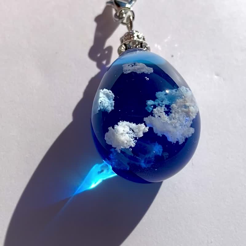 Cloud Resin Deep Blue Sky 1 Recommended String Pendant - Necklaces - Resin Blue
