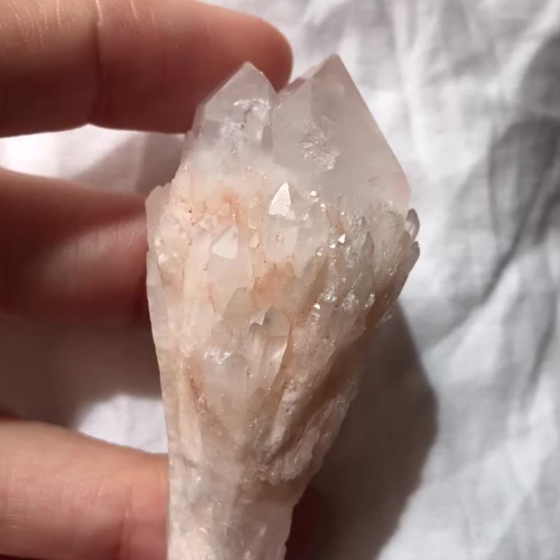Ice bright girl pink pineapple crystal side bud crystal cluster white crystal raw ore mineral standard church crystal - Items for Display - Crystal Pink