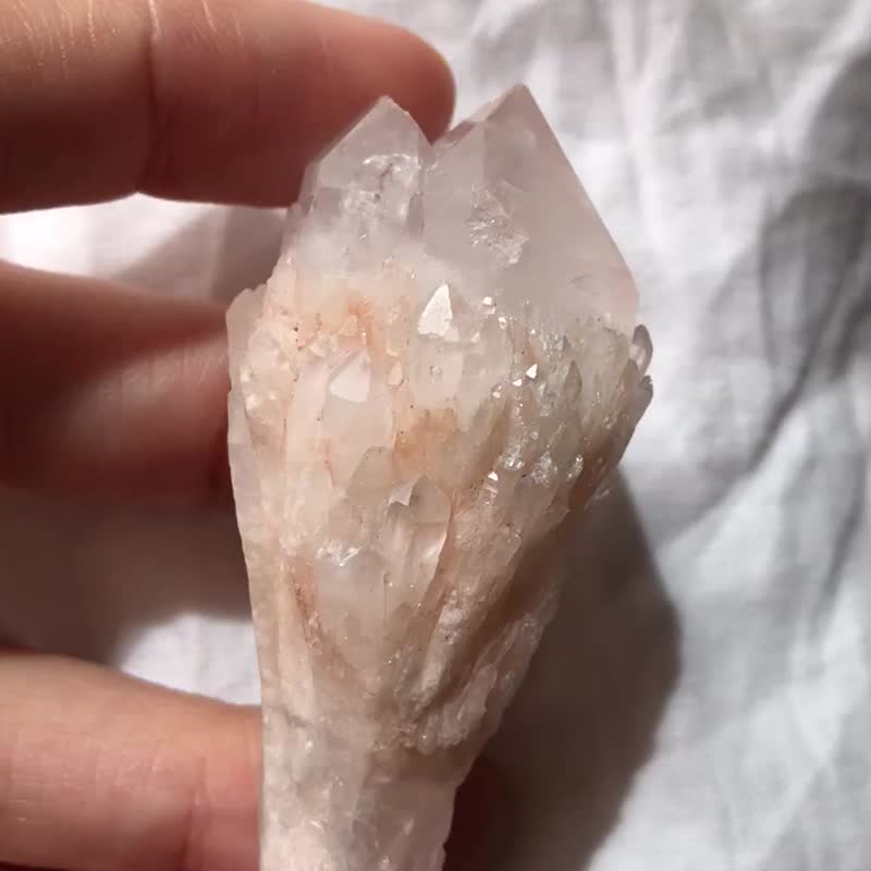 Ice bright girl pink pineapple crystal side bud crystal cluster white crystal raw ore mineral standard church crystal - ของวางตกแต่ง - คริสตัล สึชมพู