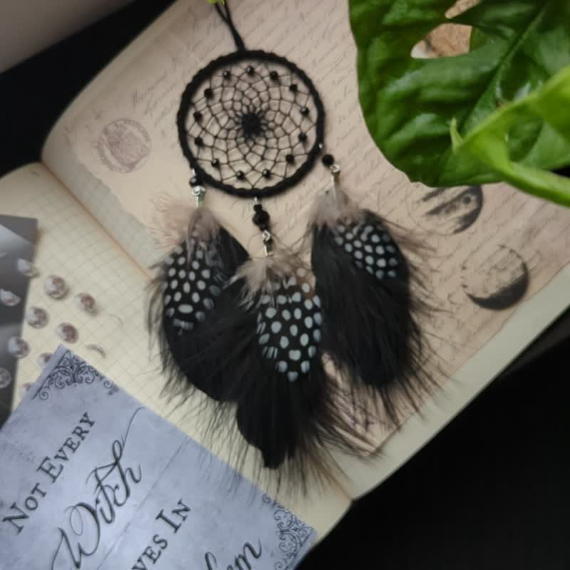 Elegant Black and White Spotted Feather Dreamcatcher - Chic Car Decor Accessory - 壁貼/牆壁裝飾 - 其他材質 紫色