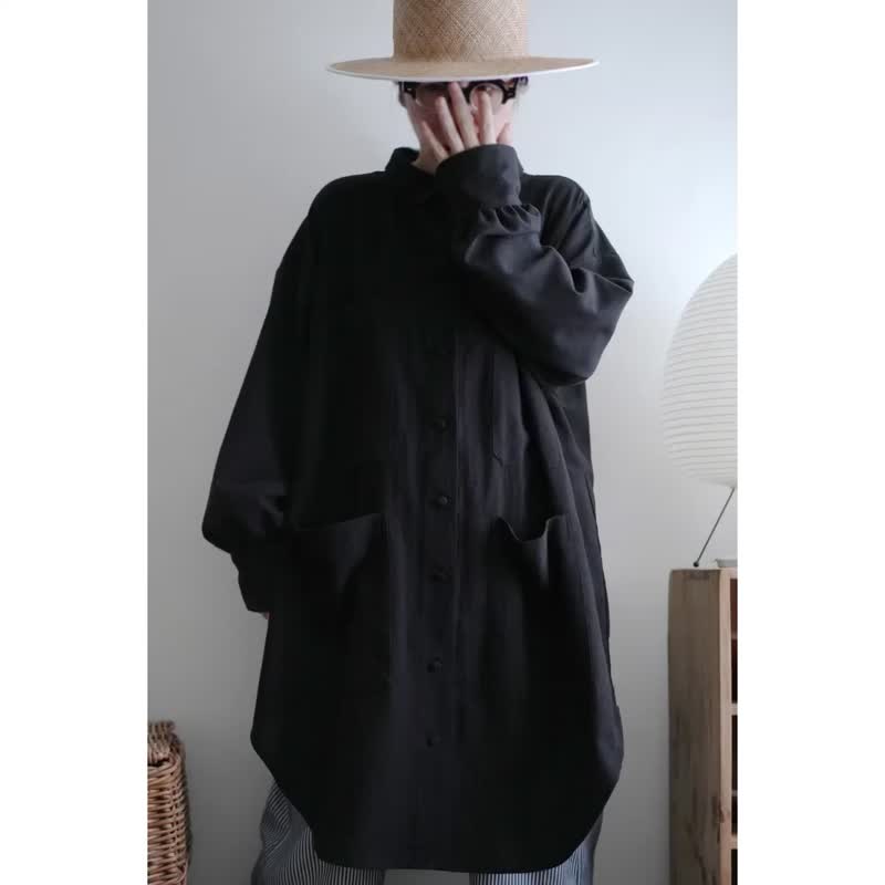 Jet black wide work shirt long jacket - เสื้อเชิ้ตผู้หญิง - ผ้าฝ้าย/ผ้าลินิน สีดำ