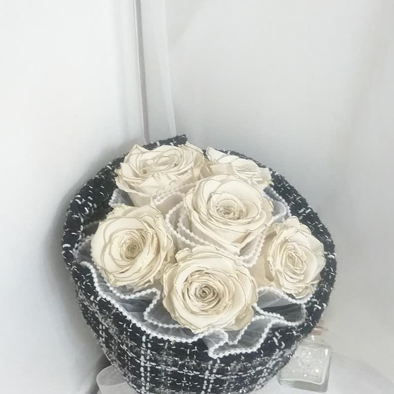情人節禮物花束黑白小香風永生玫瑰花束 求婚告白情人節生日男/女 - 乾燥花/永生花 - 植物．花 黑色