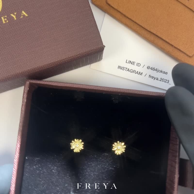 FREYA  單鑽 雛菊耳環 設計款-純銀14k金 - 耳環/耳夾/耳骨夾 - 貴金屬 