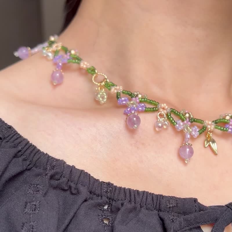 Wisteria flower wreath necklace light amethyst glass rice beaded necklace - สร้อยติดคอ - คริสตัล สีเขียว