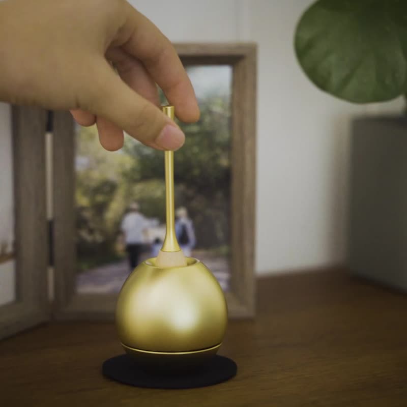 Cherin brass bell (orin) handmade in Japan - ของวางตกแต่ง - ทองแดงทองเหลือง สีดำ