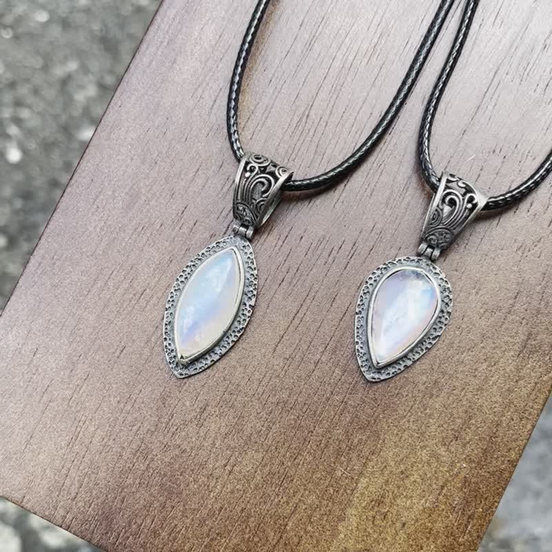 Xiyingyao 925 Silver moonstone natural stone necklace heavy craft necklace ethnic style retro men and women - สร้อยคอ - คริสตัล สีเงิน