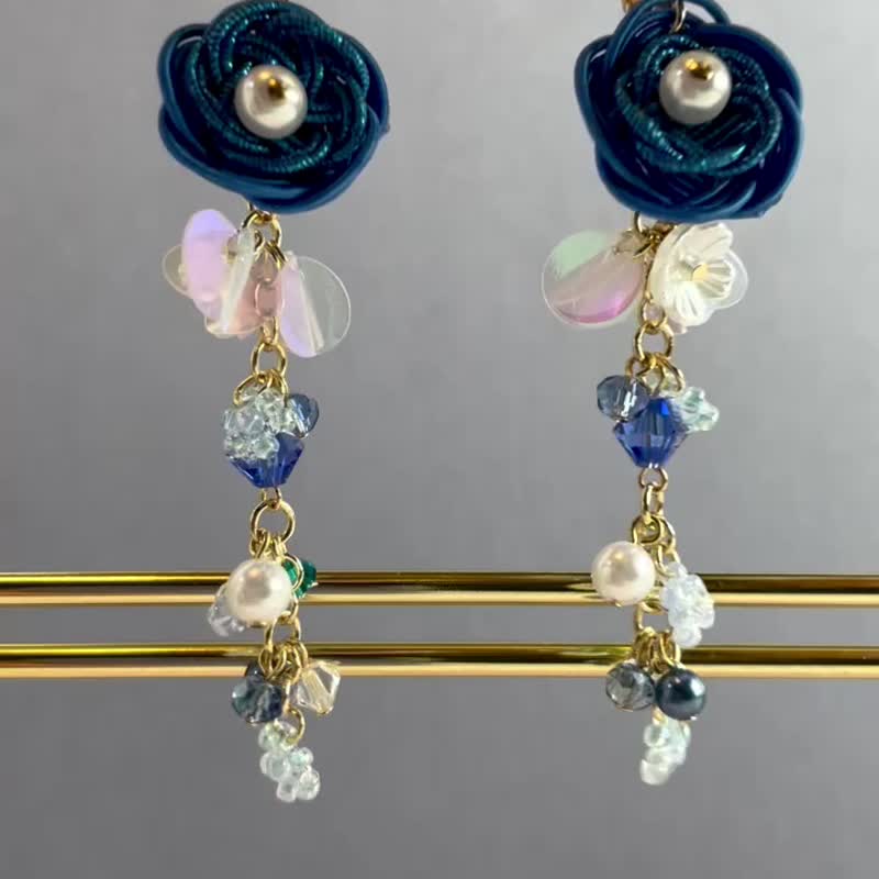 Flower and bead earrings  mizuhiki earrings blue - ต่างหู - กระดาษ สีน้ำเงิน