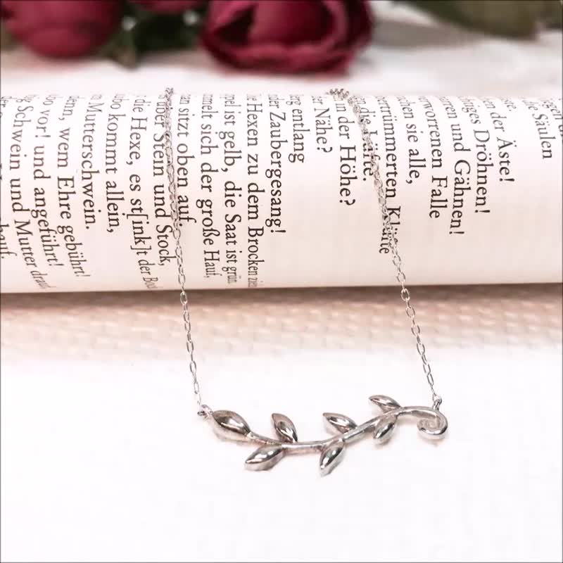 Olive Leaf Silver Necklace Dainty Clavicle Necklace Platinum-Clad Thin 1mm Chain - สร้อยคอทรง Collar - เงินแท้ สีเงิน